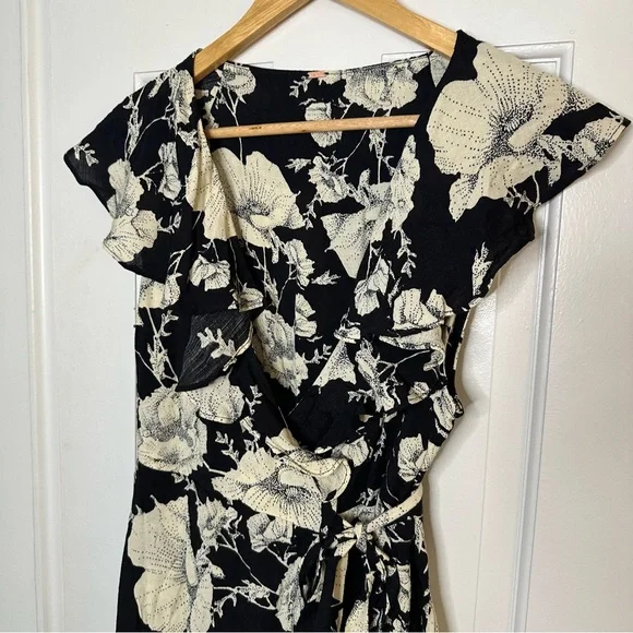 FREE PEOPLE French Quarter Mini Wrap Dress Flutter Floral Black White Small - Picture 5 of 10